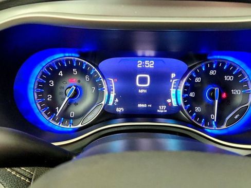 Used 2021 Chrysler Pacifica Touring-L w/ Premium & Safety Sphere Group AWD/4WD image 14