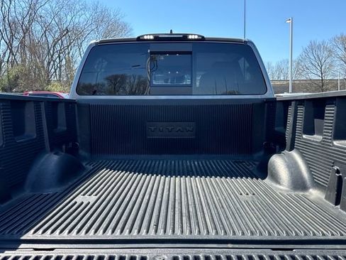 Used 2023 Nissan Titan SV w/ SV Convenience Package image 12