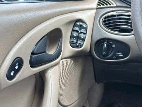 Used 2001 Ford Focus SE image 16