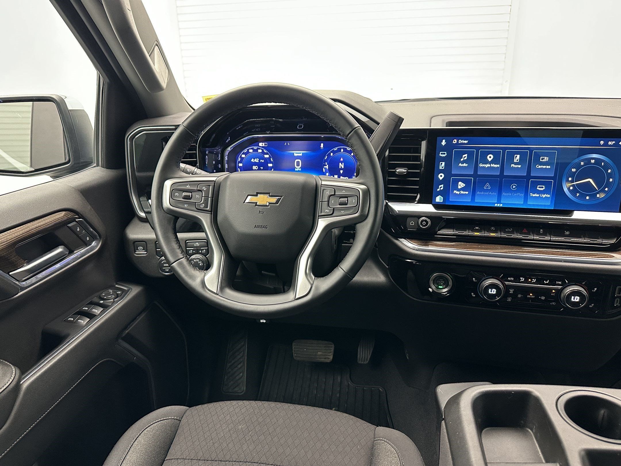 Certified 2024 Chevrolet Silverado 1500 LT AWD/4WD image 4