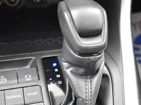 Used 2024 Toyota RAV4 XLE FWD image 35