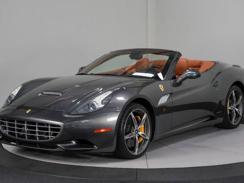 Used 2014 Ferrari California RWD image 6