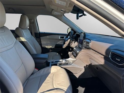 Used 2020 Ford Explorer Platinum w/ Premium Technology Package image 15