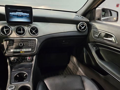 Used 2018 Mercedes-Benz GLA 250 image 11