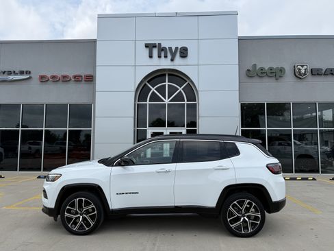 Used 2025 Jeep Compass Limited w/ Elite Group AWD/4WD image 36