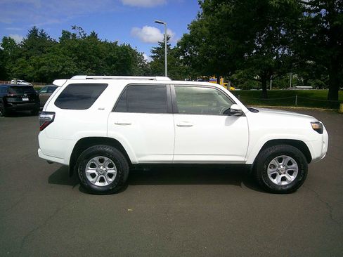 Used 2018 Toyota 4Runner SR5 Premium AWD/4WD image 6