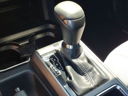 Used 2019 Toyota Tacoma TRD Sport AWD/4WD image 9
