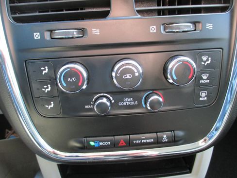 Used 2017 Dodge Grand Caravan SE w/ Power Window Group FWD image 16