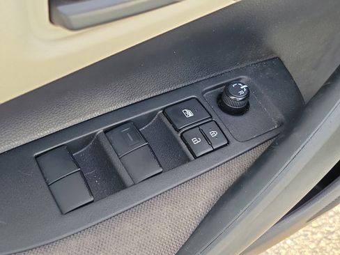 Used 2022 Toyota Corolla LE image 20