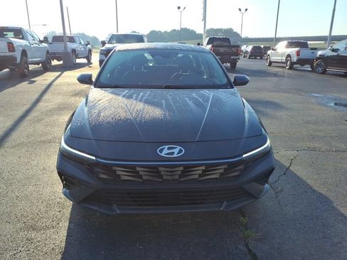 Used 2025 Hyundai Elantra SEL FWD image 2