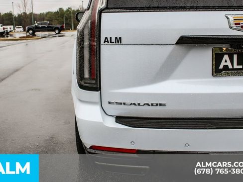 Used 2026 Cadillac Escalade ESV Platinum Sport image 13