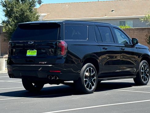 Used 2026 Chevrolet Suburban RST RWD image 10
