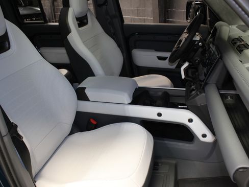 Used 2026 Land Rover Defender 110 OCTA image 56