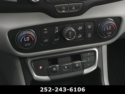 Used 2024 GMC Terrain SLE w/ Driver Convenience Package FWD image 14