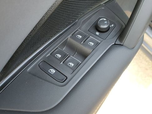 New 2026 Volkswagen Tiguan SE R-Line FWD image 21
