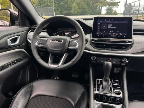 Used 2023 Jeep Compass Latitude AWD/4WD image 17