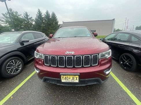 Used 2018 Jeep Grand Cherokee Laredo AWD/4WD image 2