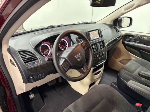 Used 2019 Dodge Grand Caravan SE FWD image 32
