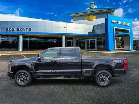 Used 2023 Ford F350 Lariat w/ Lariat Ultimate Package AWD/4WD image 8