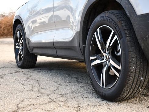 Used 2025 Volvo XC40 B5 Core image 9