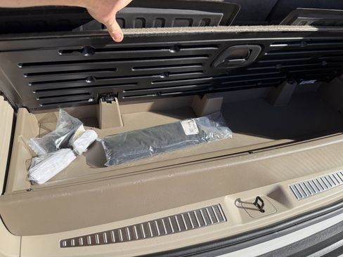 Used 2020 Cadillac Escalade Premium Luxury image 39