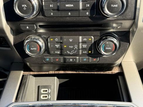 Used 2017 Ford F250 Lariat w/ Tow Technology Bundle AWD/4WD image 28