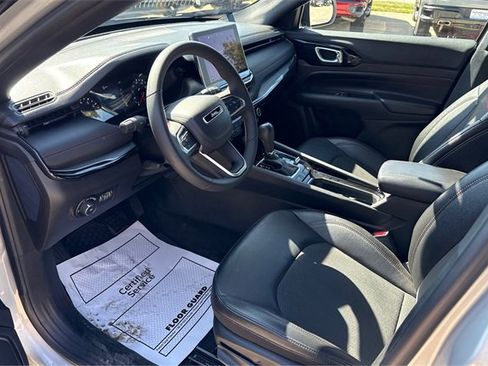 Used 2024 Jeep Compass Trailhawk image 9