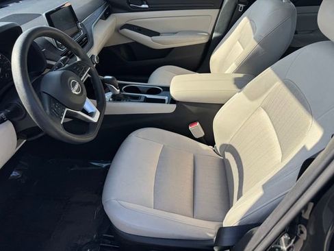 Used 2024 Nissan Altima 2.5 SV FWD image 12