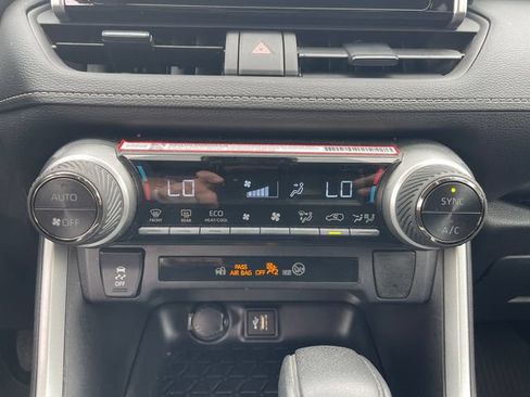 Used 2025 Toyota RAV4 LE AWD/4WD image 24