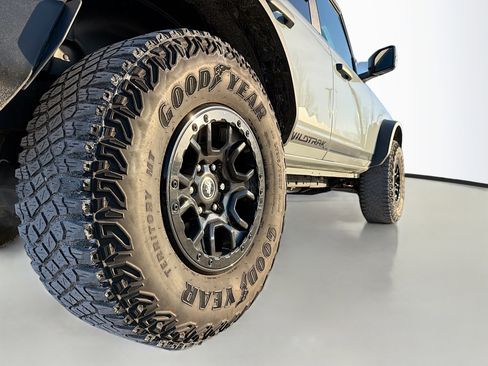 Used 2022 Ford Bronco Wildtrak image 14