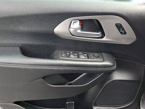 Used 2020 Chrysler Pacifica Touring-L w/ Advanced Safetytec Group AWD/4WD image 17