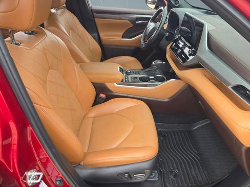 Used 2022 Toyota Highlander Platinum image 32