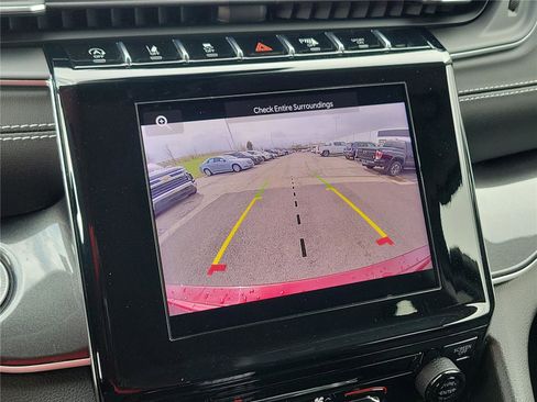 Used 2023 Jeep Grand Cherokee Laredo image 27