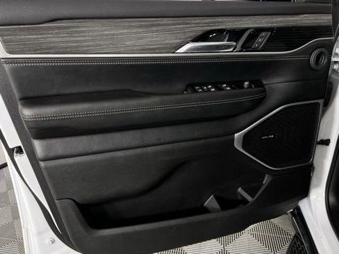 Used 2023 Jeep Wagoneer L Series III w/ Preferred Equipment Group image 29