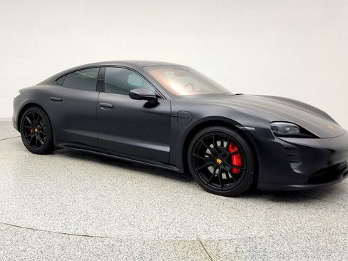 Used 2022 Porsche Taycan GTS image 3