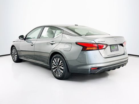 Used 2025 Nissan Altima 2.5 SV FWD image 5