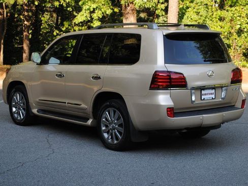 Used 2011 Lexus LX 570 4WD w/ Luxury Pkg image 14