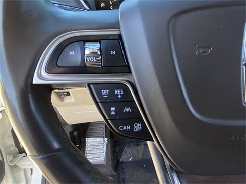Used 2020 Lincoln Nautilus Reserve w/ Equipment Group 202A image 8