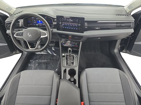 Certified 2025 Volkswagen Jetta SE FWD image 9