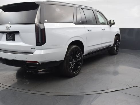 Certified 2026 Cadillac Escalade ESV Platinum Sport w/ LPO, ONYX Package AWD/4WD image 6