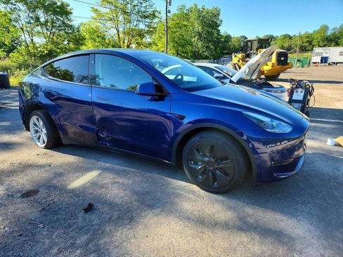 Used 2023 Tesla Model Y AWD image 1