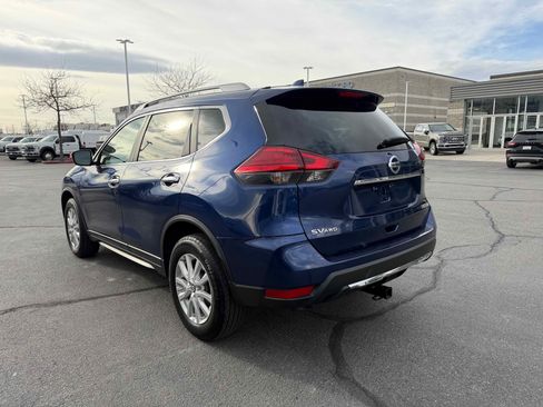 Used 2017 Nissan Rogue SV image 4