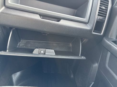 Used 2017 RAM 3500 Tradesman w/ Chrome Appearance Group image 33