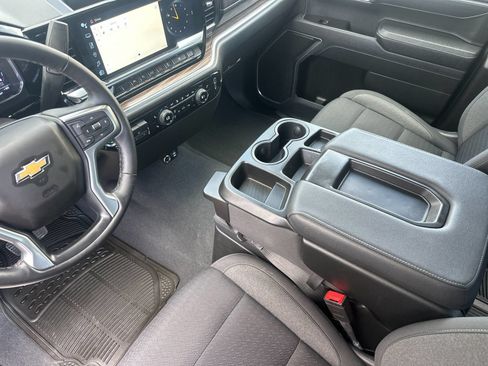 Used 2025 Chevrolet Silverado 1500 LT AWD/4WD image 9