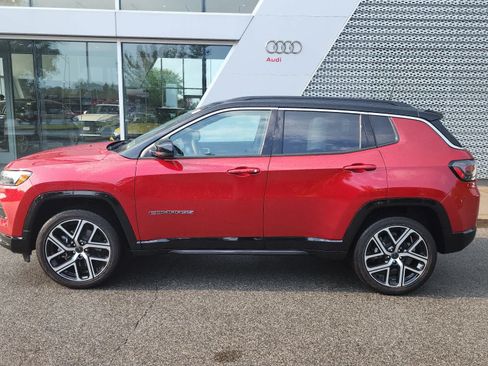 Used 2025 Jeep Compass Limited w/ Elite Group AWD/4WD image 3