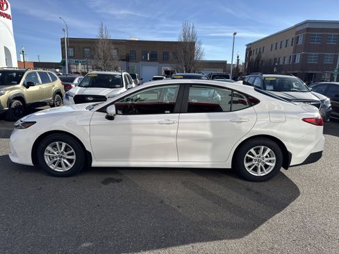 Used 2026 Toyota Camry LE image 6