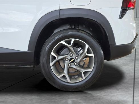 Used 2025 Chevrolet Trax LT image 28