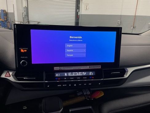 Used 2025 Toyota Sienna XLE image 16