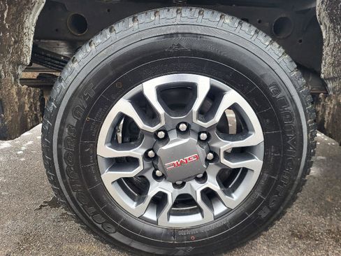 Used 2024 GMC Sierra 2500 SLE w/ SLE Value Package; image 13