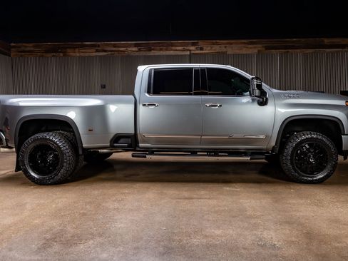 Used 2024 Chevrolet Silverado 3500 High Country image 11